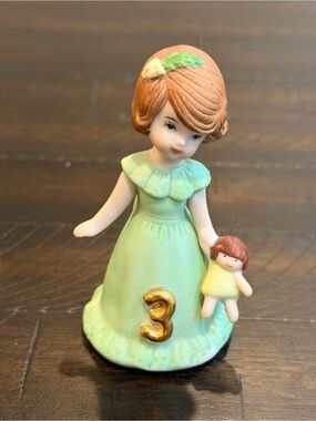 Enesco Growing Up Birthday Girl Age 3 Figurine Green Dress 1982 Vintage